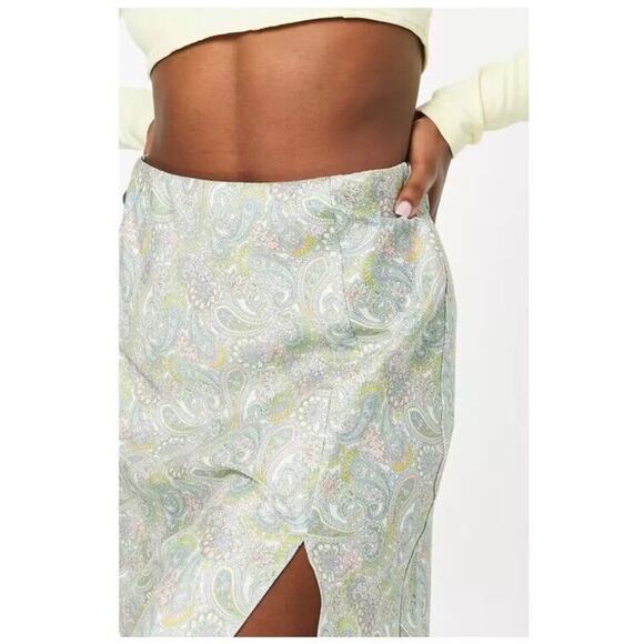 ASOS Miss Selfridge Green Paisley Satin Midi Skirt Slit Elastic Waist Sze 10 NEW - Picture 2 of 7